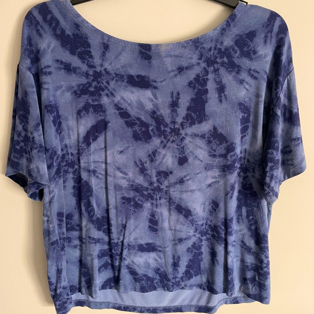 Old Navy blue tee